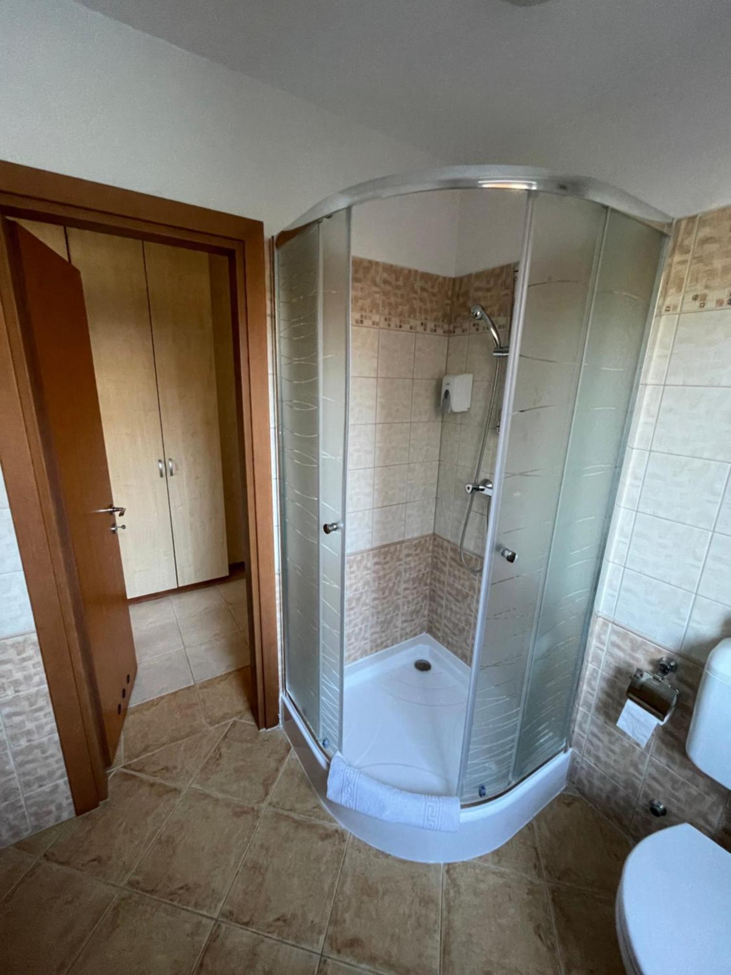 Garda Wellness Apartmanhaz Hévíz Стая снимка